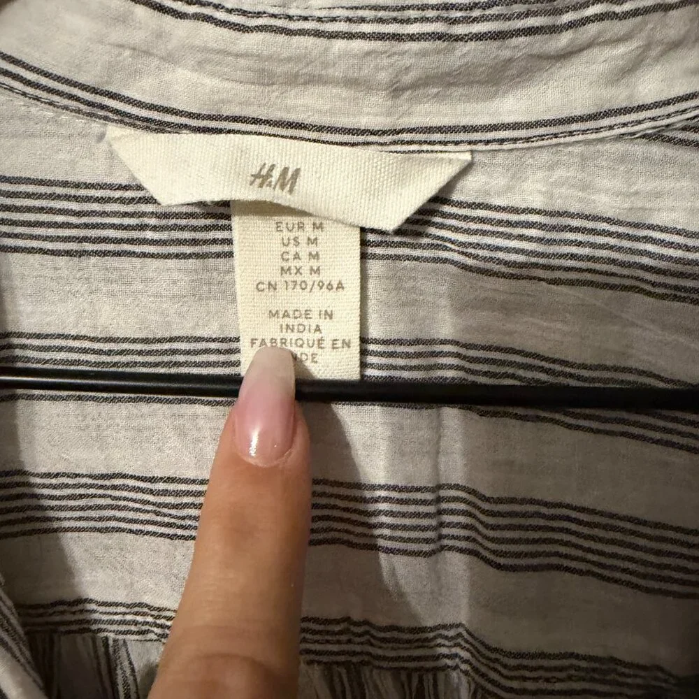 Womens H&M Vneck Blouse Light Gauzy Knit White Black Medium - Picture 2 of 5